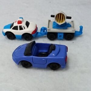 GeoTRAX C6856 Blue & White Police Car w/Flood Light & Extra Sports Car 2004